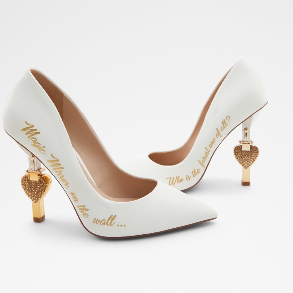 Aldo x Disney Collab, Snow Slippers 🍎